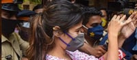 মানসিক চাপ থেকে বাঁচতে যোগ ব্যায়ামকেই বেছে নিয়েছিলেন রিয়া
